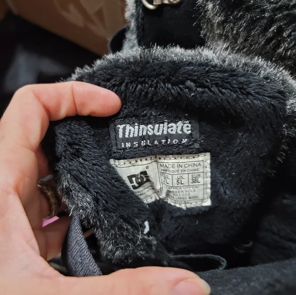 DC shoes size 7 - Picture 5 of 8